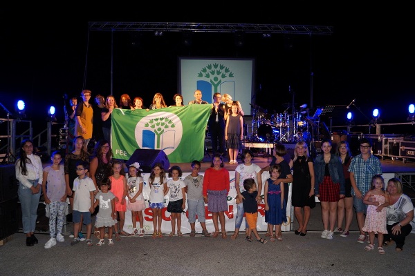 Alcune foto della cerimonia di consegna delle bandiere blu e verdi eco - schools 
