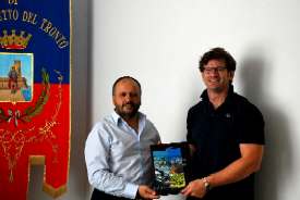 team manager della nazionale italiana di rugby, Carlo Checchinato, ricevuto dal Sindaco