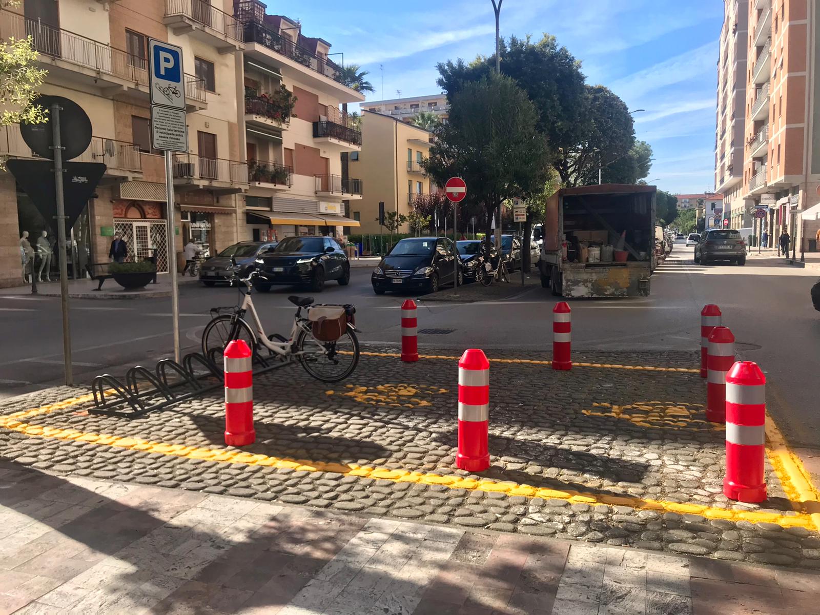 Rastrelliere per bici in viale De Gasperi