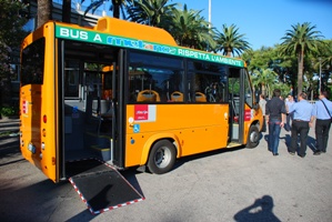 Un'immagine di uno dei nuovi autobus a metano