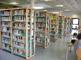 In biblioteca dei libri per gli ipovedenti