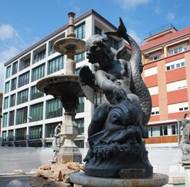 Piazza Matteotti, la fontana torna al suo antico splendore