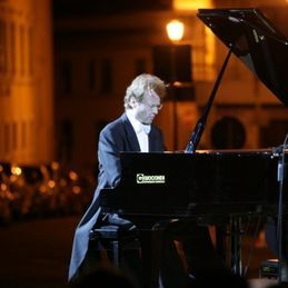 Il pianista Ferrini esegue Chopin per la "Stagione dei concerti"