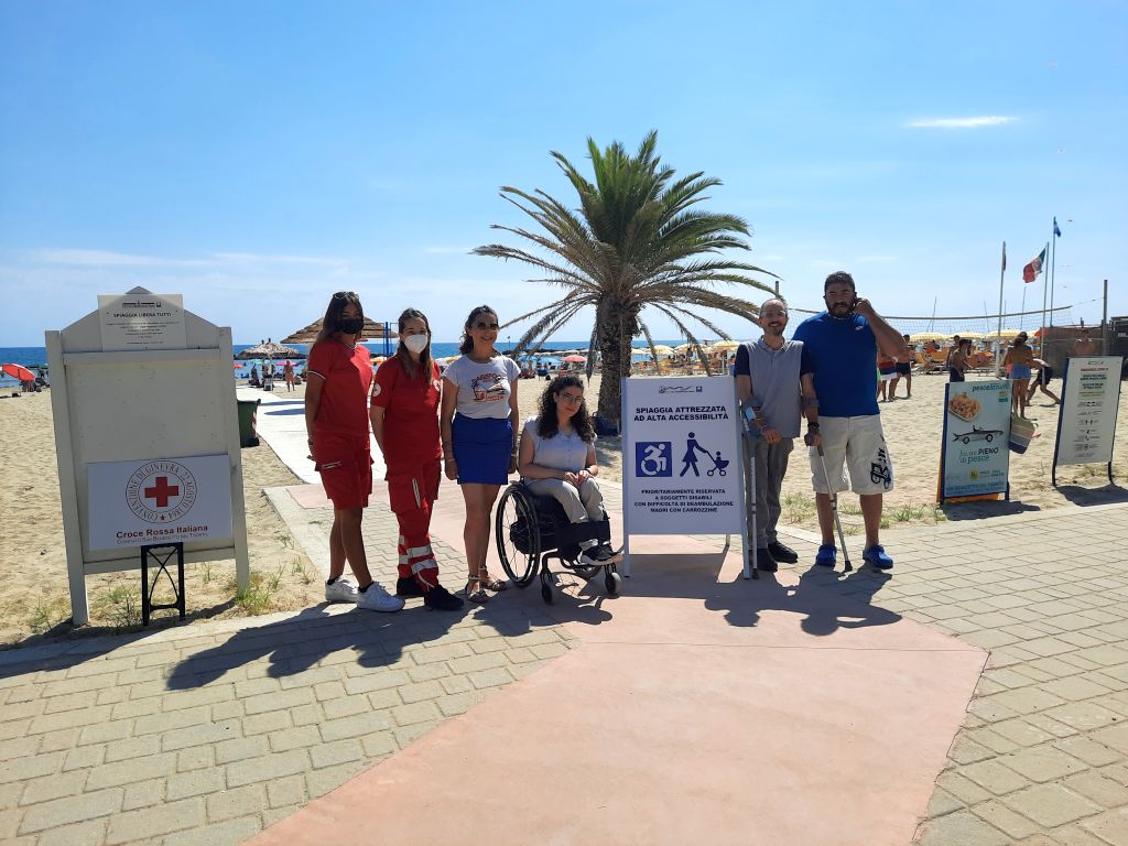 La “spiaggia libera tutti” promossa dalle associazioni dei disabili